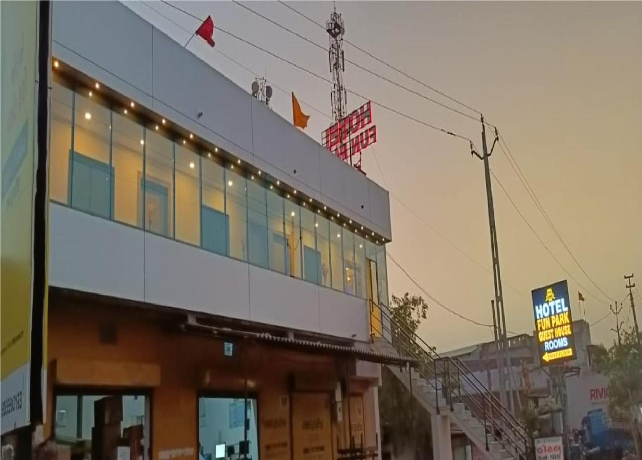 Hotel Fun Park Sanand Luaran gambar